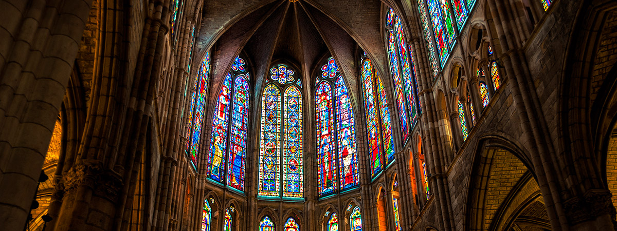 الزجاج الملون لكاتدرائية ليون