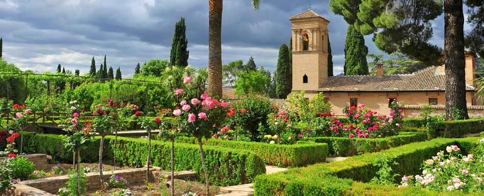 Garten des Parador-Hotels San Francisco in der Alhambra in Granada Garten des Parador-Hotels San Francisco in der Alhambra in Granada