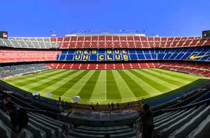Трибуны и поле стадиона «Камп Ноу» в Барселоне
