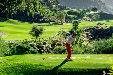 Golfspieler auf dem Golfplatz La Zagaleta in Málaga, Andalusien
