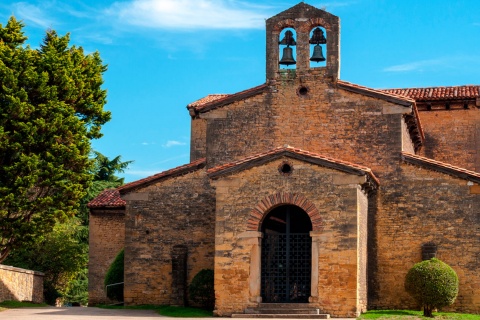 サン・フリアン・デ・プラドス教会。オビエドアストゥリアス