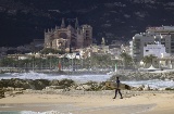 大聖堂を望むパルマ・デ・マヨルカのビーチ
