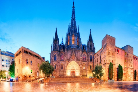 Fachada de la Catedral de Santa Eulalia en Barcelona