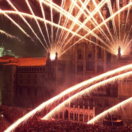 Feuerwerk beim Patronatsfest zu Ehren des heiligen Jakobus