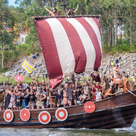 Débarquement pendant la romería viking de Catoira