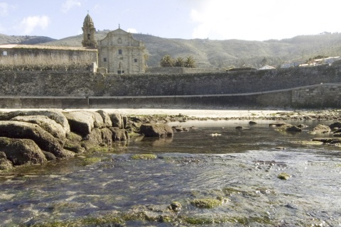 Королевский монастырь Санта-Мария-де-Ойя в Понтеведре (Галисия).