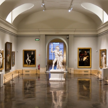 Hauptgalerie im Prado-Nationalmuseum in Madrid
