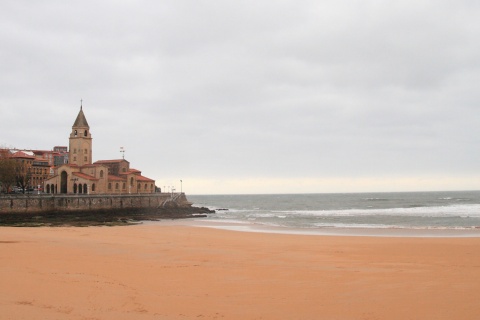 Praia de San Lorenzo, em Gijón, Astúrias
