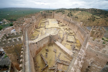 Ruinen der Burg von Baños de la Encina. Jaén