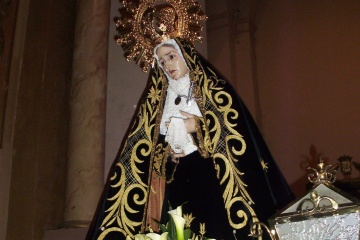 アルバラテ・デル・アルソビスポ（アラゴン州テルエル県）の聖週間での「悲しみの聖母」