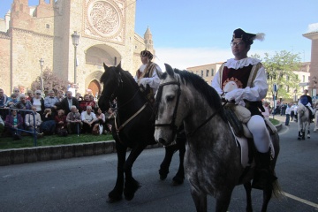 Desfile ecuestre en la fiesta de Las Mondas, en Talavera de la Reina (Toledo, Castilla-La Mancha)