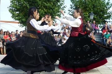 Bailes regionales en la Fiesta del Marisco de O Grove (Pontevedra, Galicia) 