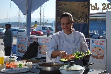 Demostración de cocina en vivo en la Fiesta del Marisco de O Grove (Pontevedra, Galicia)