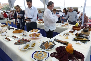 Concurso de platos de mejillón en la Fiesta del Marisco de O Grove (Pontevedra, Galicia)