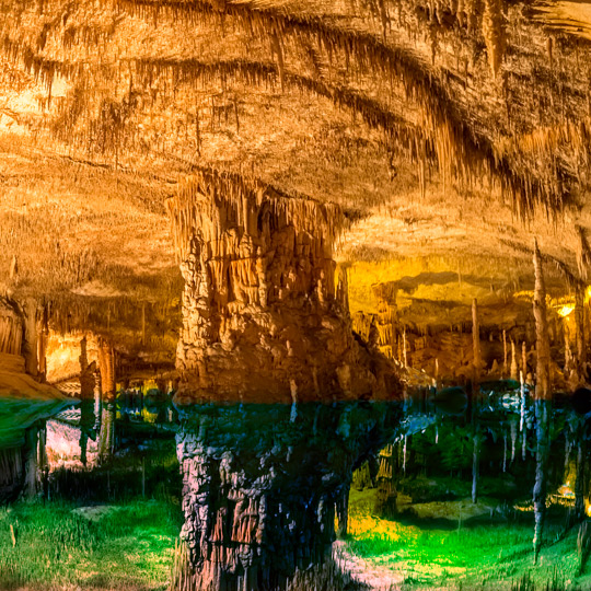Widoki wewnątrz Smoczej Jaskini Drach na Majorce