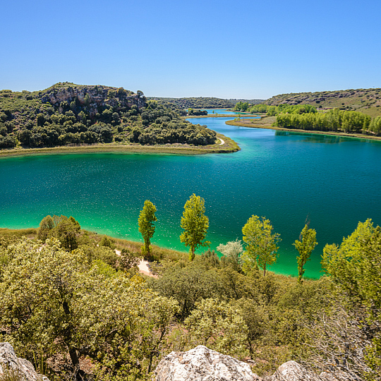 Lagune de Conceja dans les Lagunes de Ruidera, dans la province de Ciudad Real, Castille-La Manche