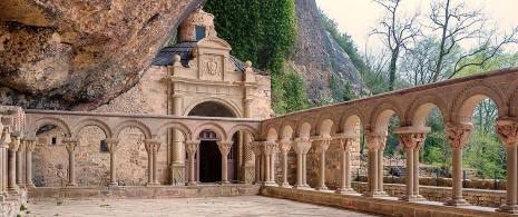 Монастырь Сан-Хуан-де-ла-Пенья (Арагон).