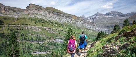 Praticantes de Trekking no Parque Nacional de Ordesa y Monte Perdido, Aragón