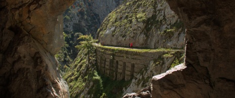 Участок маршрута Карес в национальном парке Пикос-де-Эуропа, Астурия.