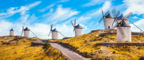 Vue des moulins à vent de Consuegra dans la province de Tolède, Castille-La Manche