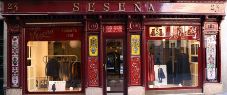 Außenansicht des Geschäfts von Capas Seseña in Madrid