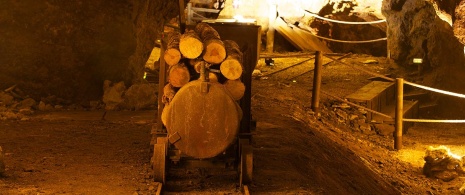 Transporte de troncos na mina Agrupa Vicenta. Parque de mineração de La Unión. Múrcia