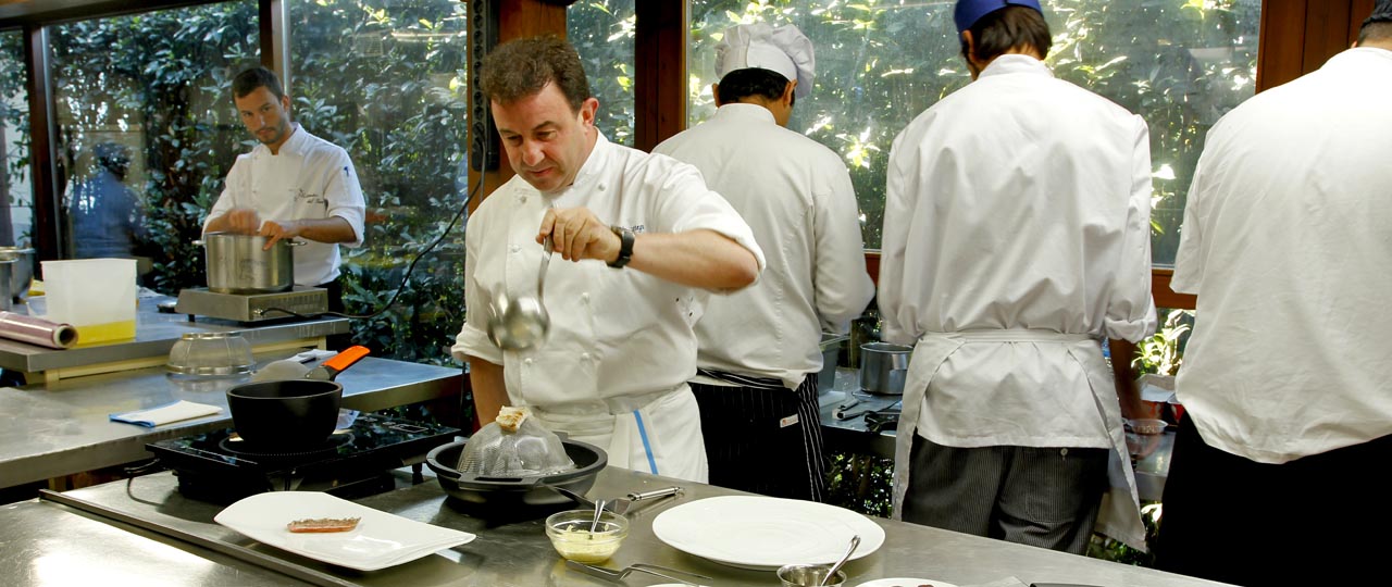 Martín Berasategui in der Küche seines Restaurants Martín Berasategui in der Küche seines Restaurants