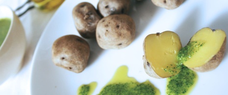 Картофель с соусом «мохо», Канарские острова