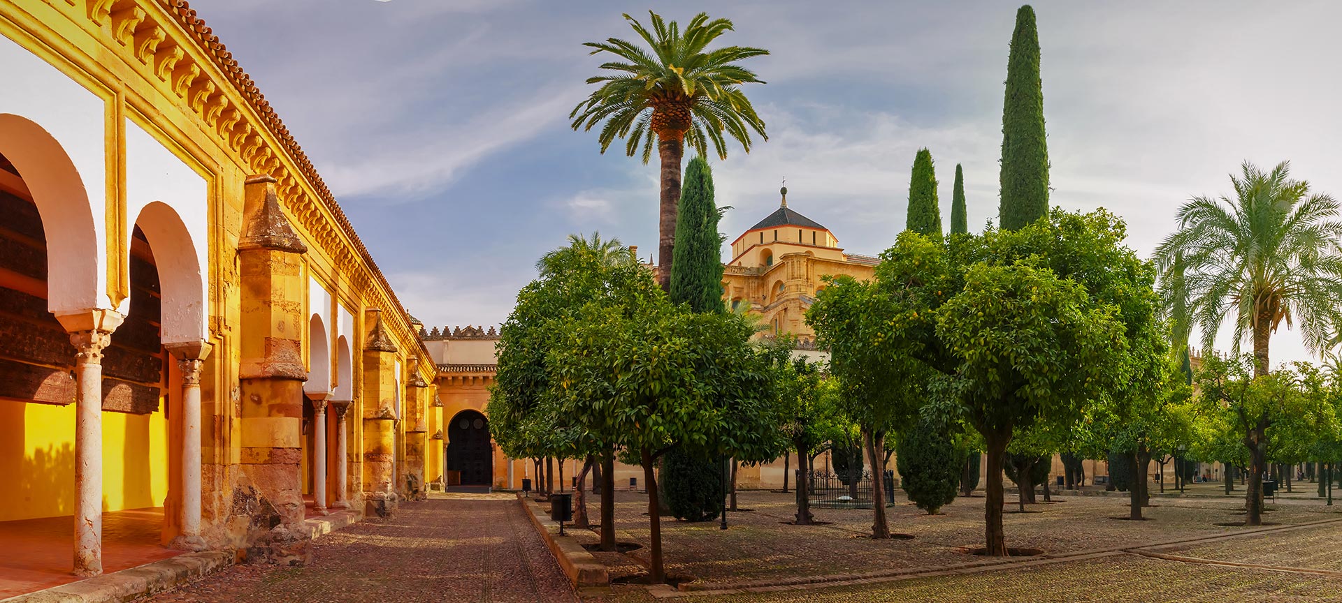 コルドバ大聖堂のオレンジの木の中庭 Cordoba 情報と見学 Spain Info 日本語