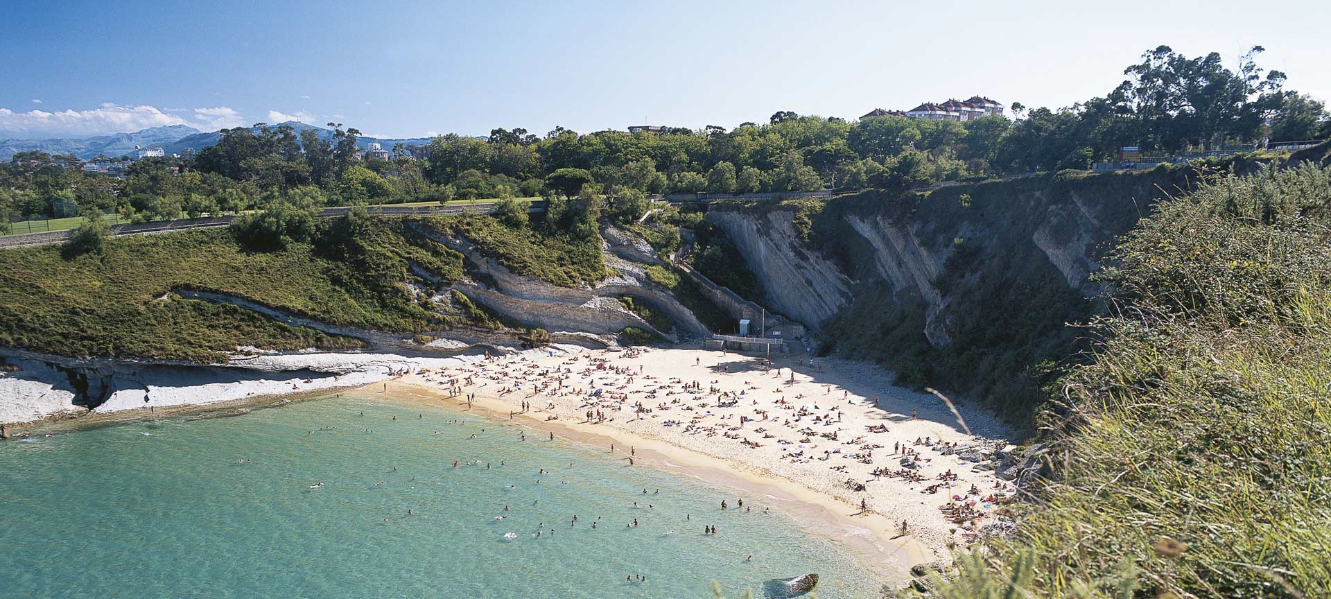 https://www.spain.info/.content/imagenes/cabeceras-grandes/cantabria/playa_matalenas_santander_t3900641a.jpg