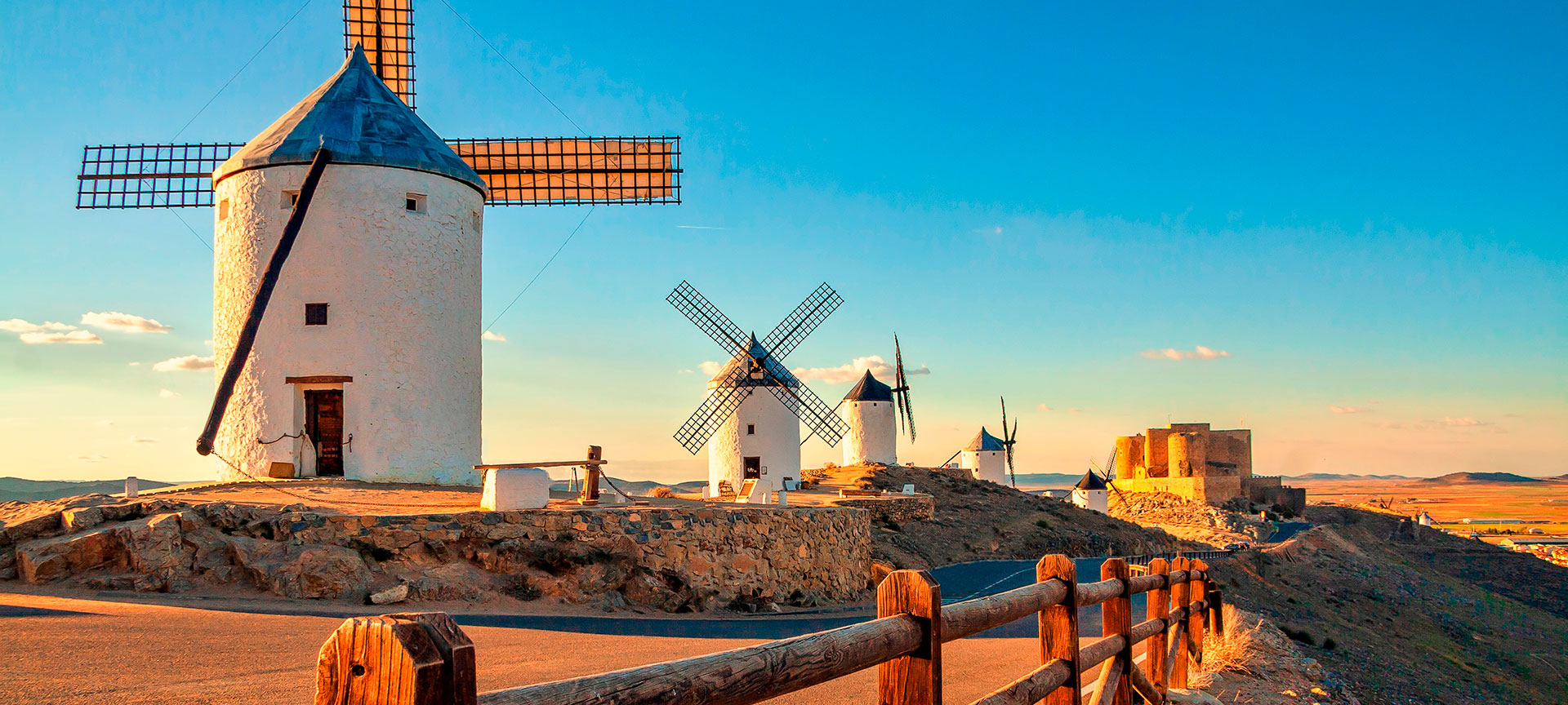 Moinho De Vento Medieval De Don Quixote No La Mancha De Castilla