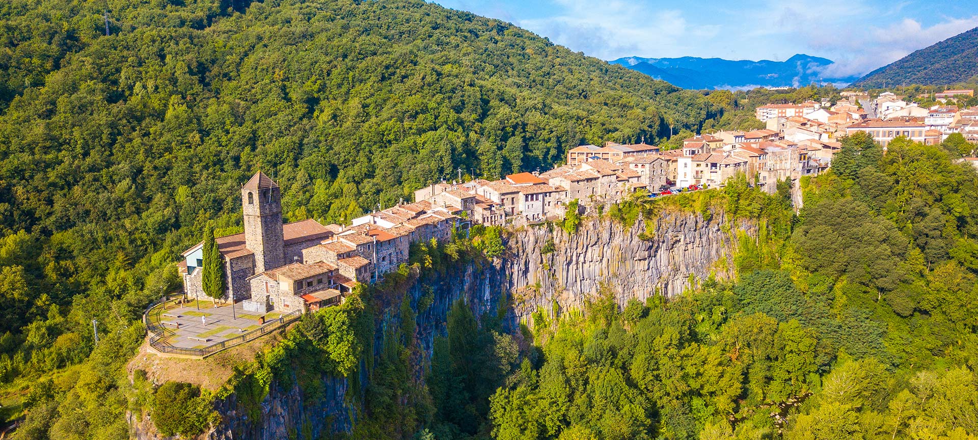 Tourism in Castellfollit de la Roca. What to see. Tourist