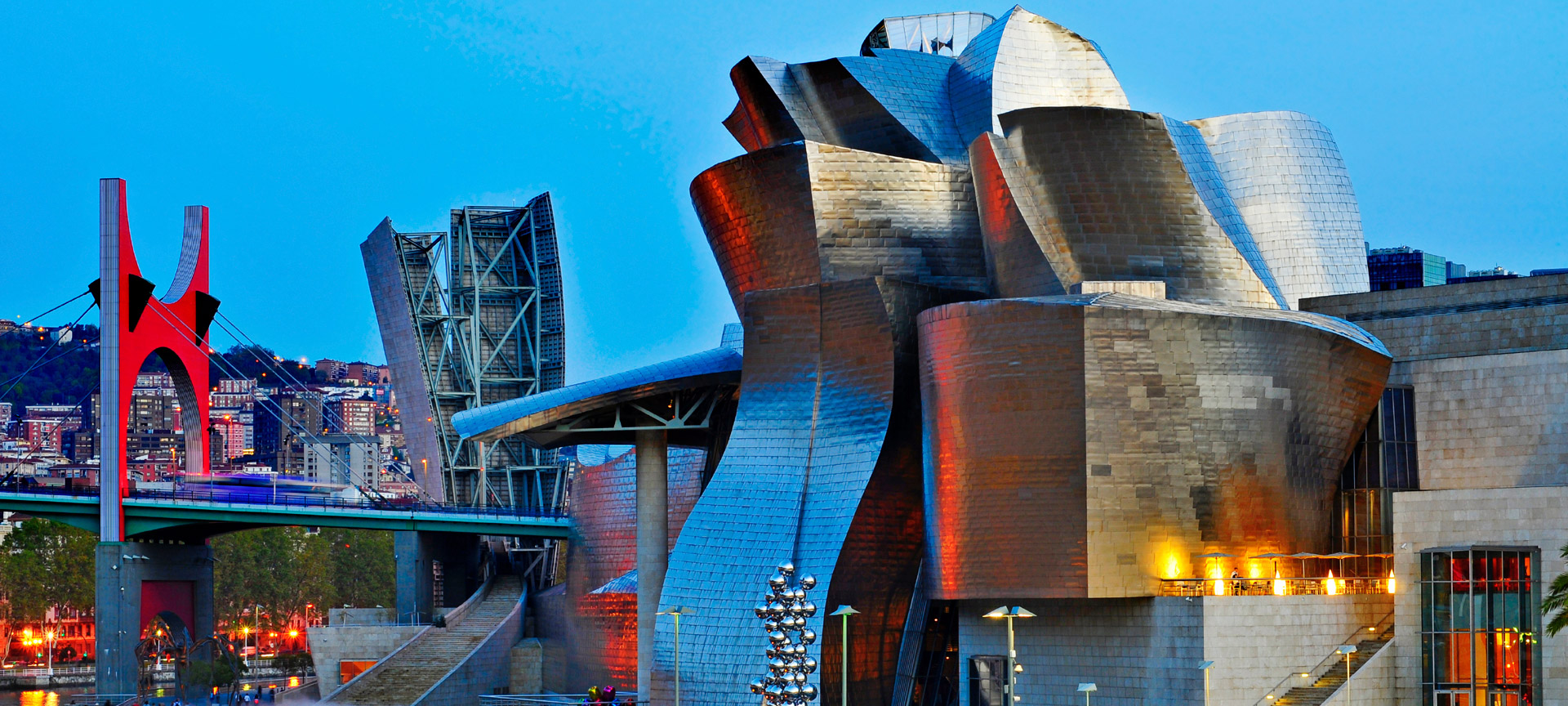 Guggenheim-Museum Bilbao. Avantgardistische Architektur. Info
