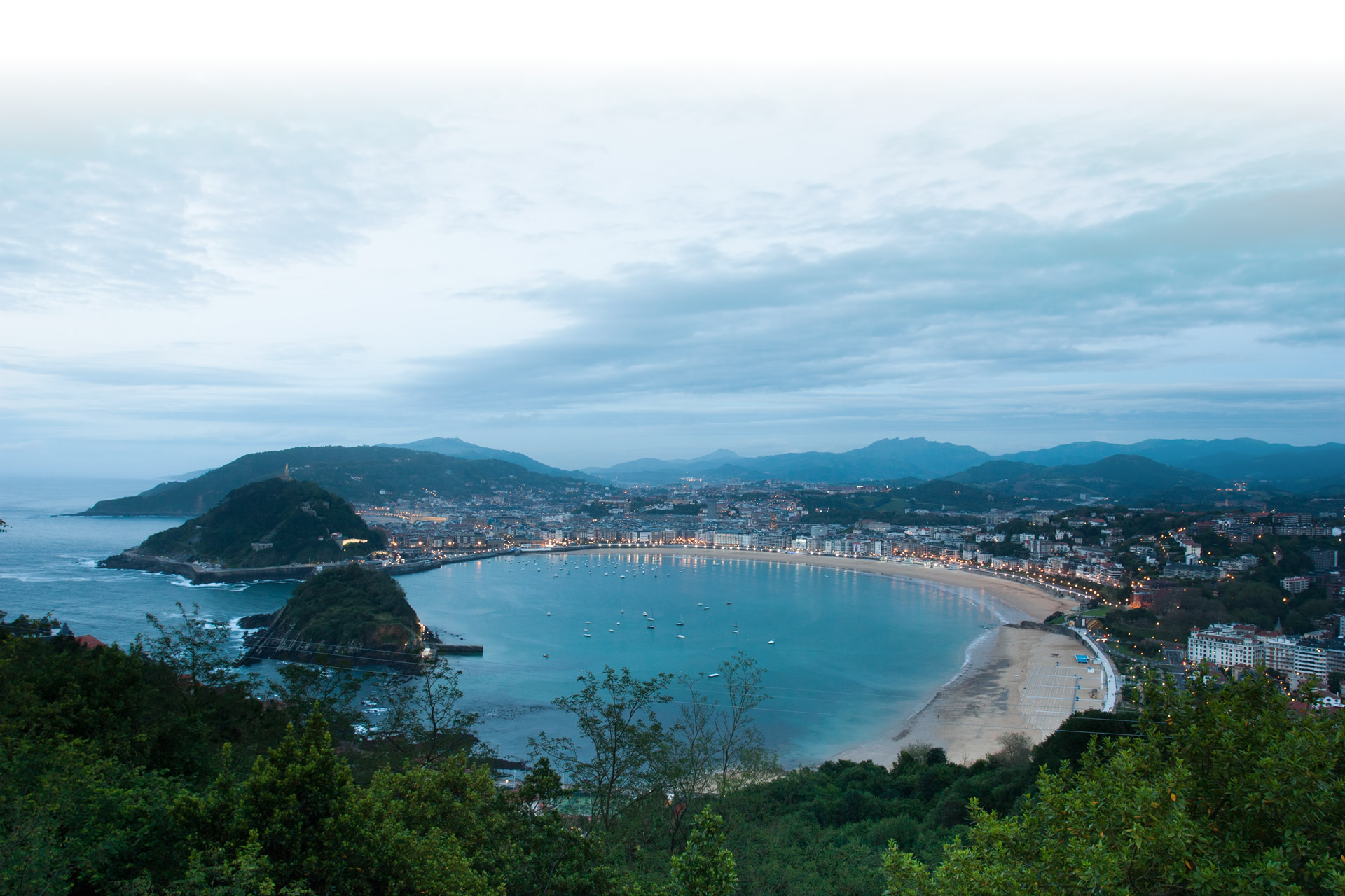 Vue de la plage de la Concha depuis le mont Igueldo. Saint-Sébastien