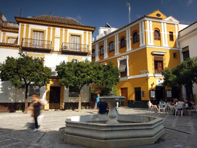  The Santa Cruz neighbourhood (Seville) 