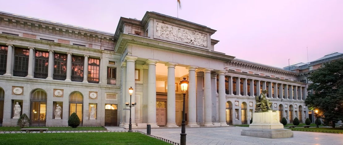 خارج متحف البرادو خارج متحف البرادو