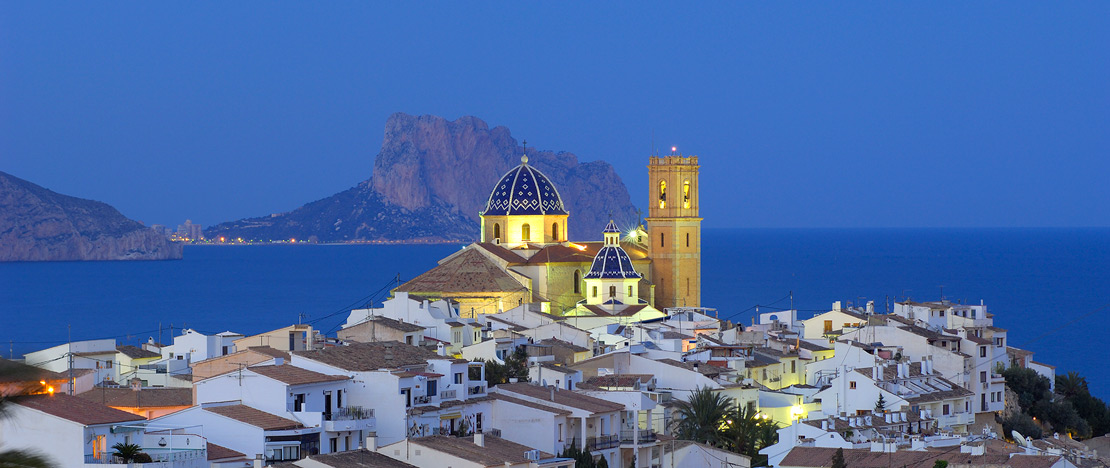 Vista de la Iglesia de Nuestra Señora del Consuelo de Altea en Alicante, Comunidad Valenciana