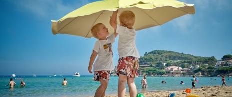 Children in Cala de la Fosca, Girona