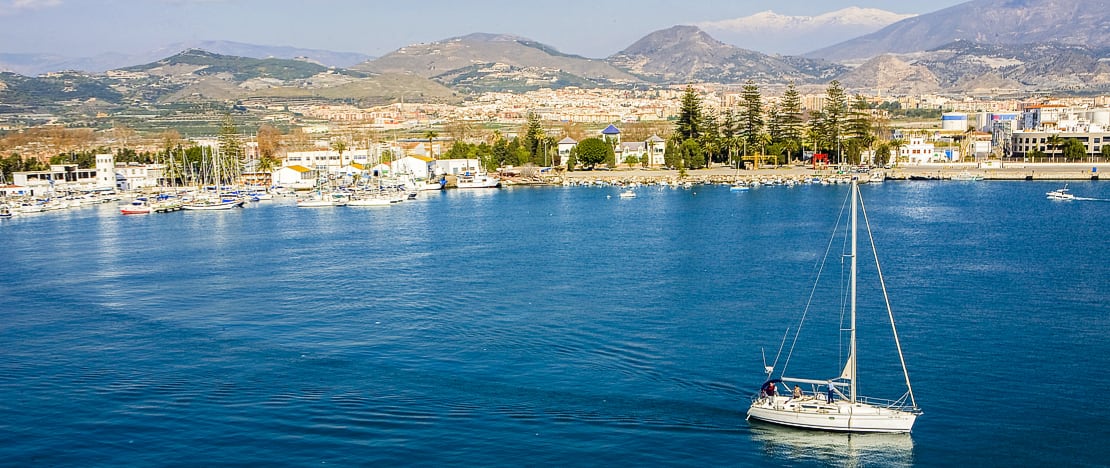 مناظر لساحل موتريل في غرناطة، أندلوسيا مناظر لساحل موتريل في غرناطة، أندلوسيا