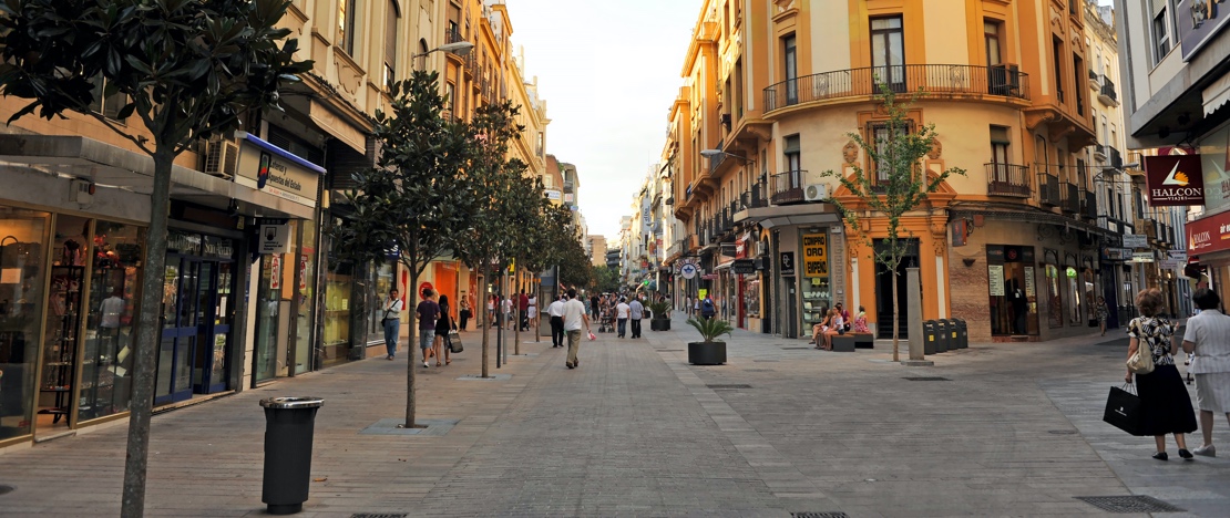 Views of Calle Cruz del Conde, the main shopping street in Cordoba Views of Calle Cruz del Conde, the main shopping street in Cordoba