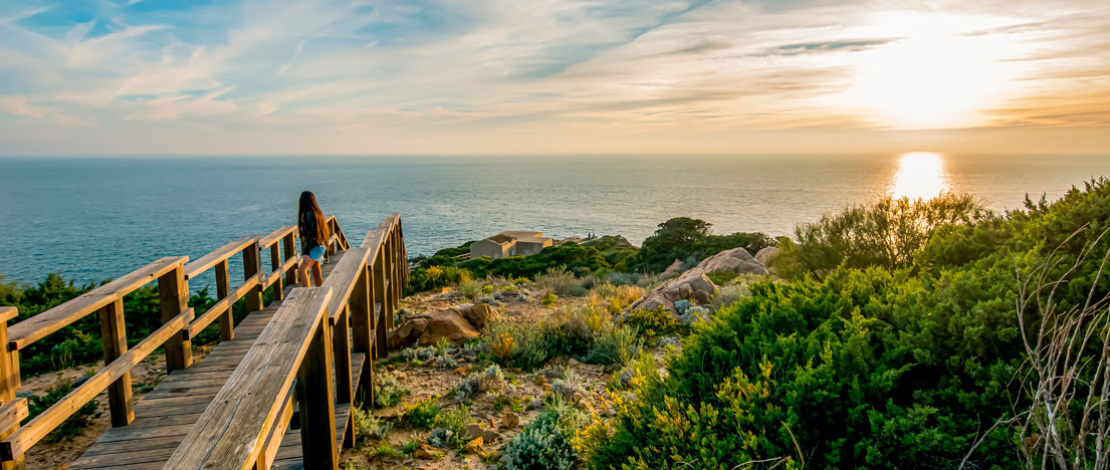 مناظر لشروق الشمس على شاطئ الزهراء في قادس