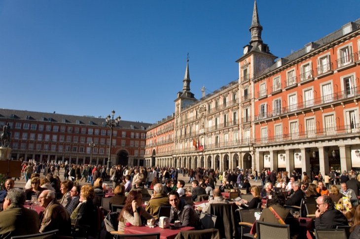 تراسات في ساحة بلازا مايور في مدريد