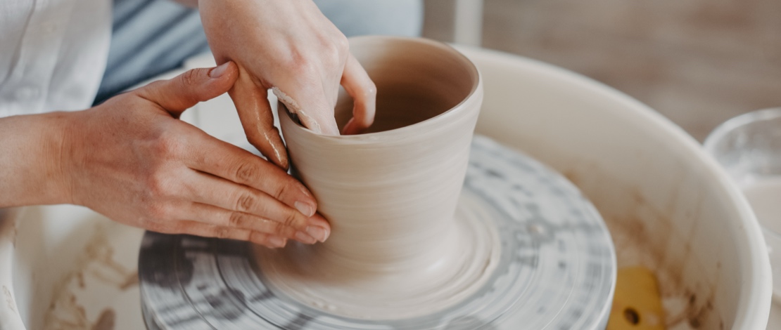 Craftsman working with ceramics in Cuenca