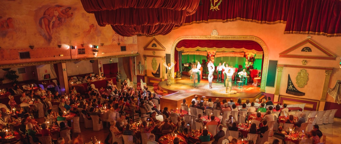 عشاء مع عرض فلامنكو في طابلاو بإشبيلية عشاء مع عرض فلامنكو في طابلاو بإشبيلية