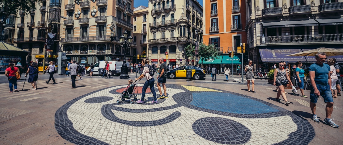 Shopping area on Las Ramblas in Barcelona Shopping area on Las Ramblas in Barcelona