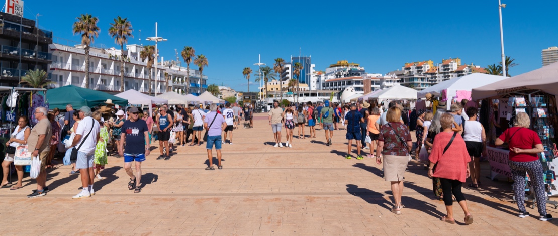 Shopping street in Peñíscola Shopping street in Peñíscola