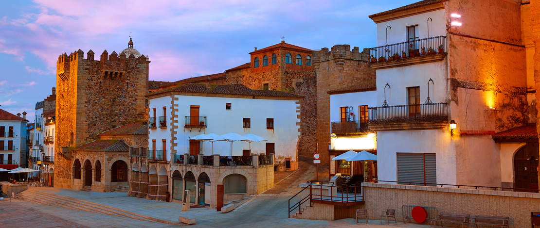 الساحة الكبيرة بكاثيريس. إكستريمادورا الساحة الكبيرة بكاثيريس. إكستريمادورا