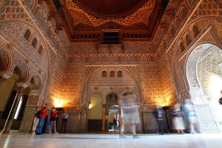 قاعة سفراء القصر الملكي في إشبيلية قاعة سفراء القصر الملكي في إشبيلية