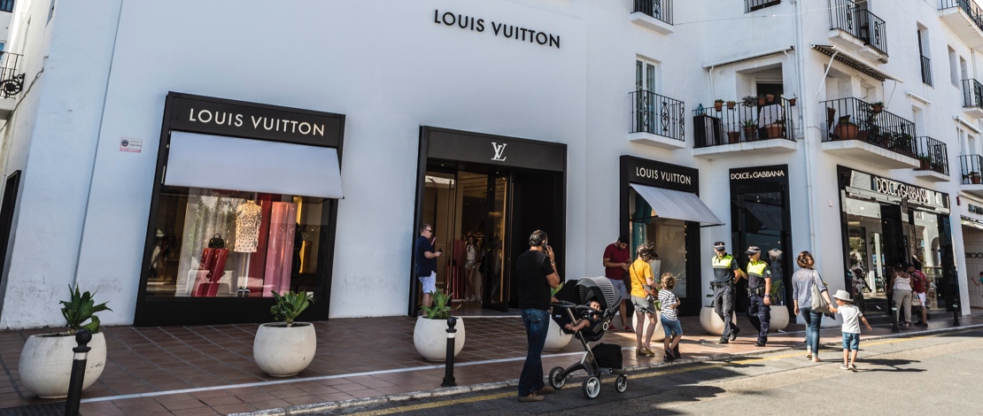 Luxury shops in Puerto Banús Luxury shops in Puerto Banús