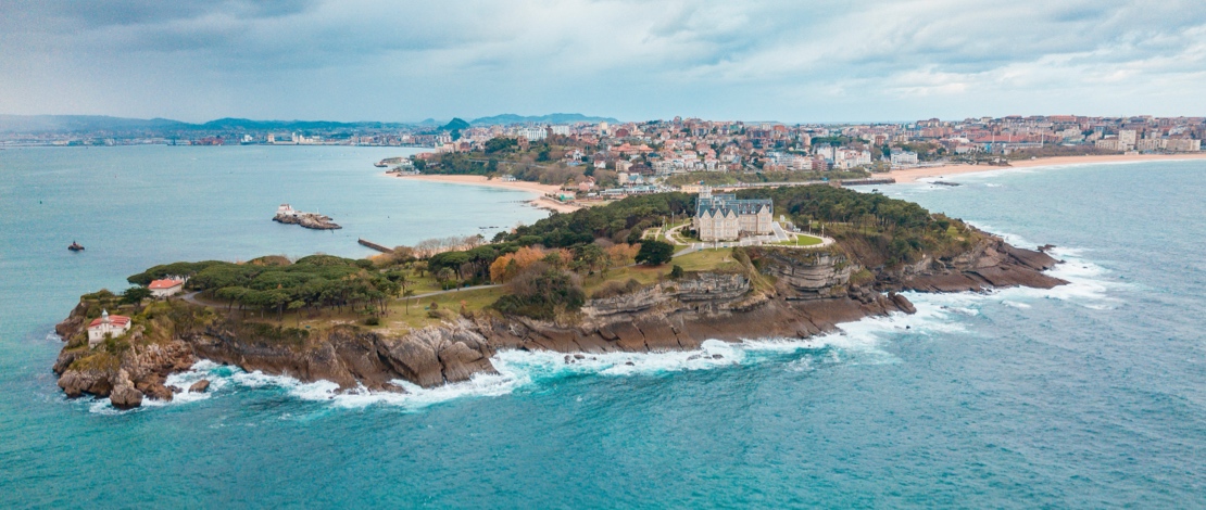 View of the 'Palacio de la Magdalena' and the Bay of Santander View of the 'Palacio de la Magdalena' and the Bay of Santander